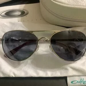 **NWT Oakley Given Polished Chrome w/ Grey sunglasses with packaging and case Oakley Given Sunglasses - Polished Chrome Frame and Grey  main image 2